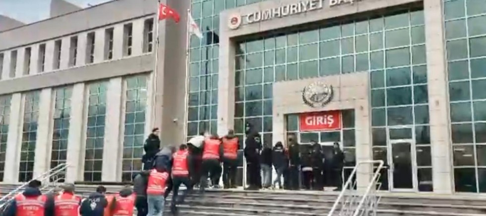 19 BÜYÜCÜ TUTUKLANDI