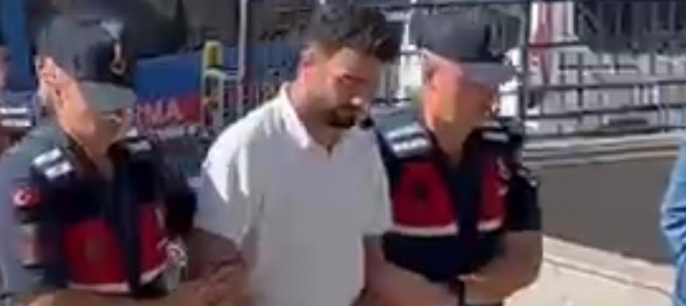BABASINI ÖLDÜRDÜ