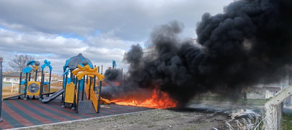 ÇOCUK PARKINDA YANGIN