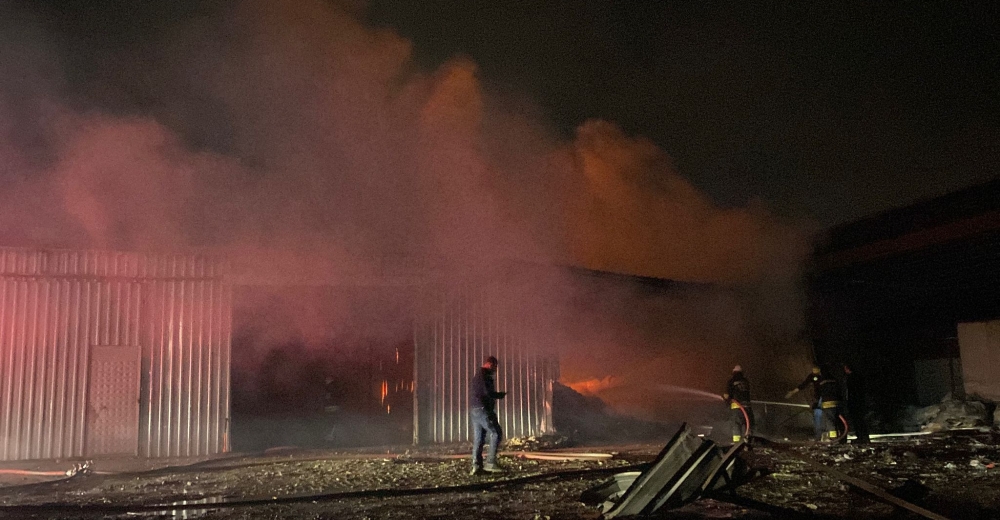 GERİ DÖNÜŞÜM TESİSİNDE YANGIN 