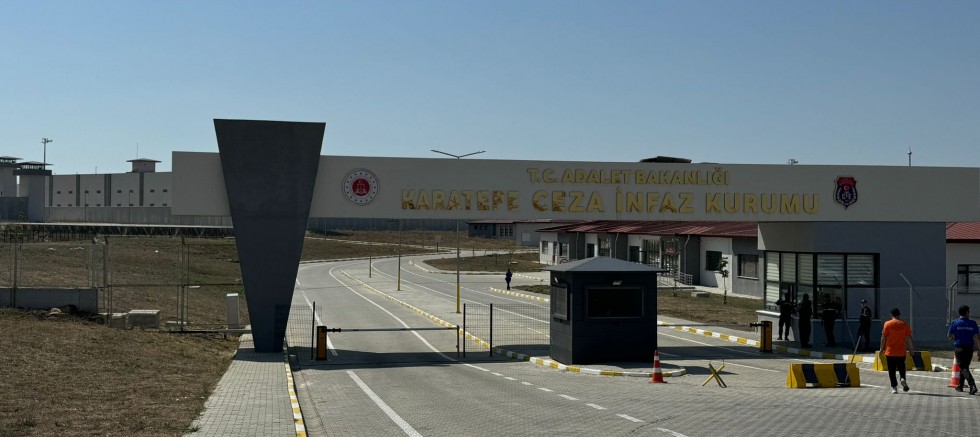 İNFAZ MEMURLARINA BIÇAKLI SALDIRI