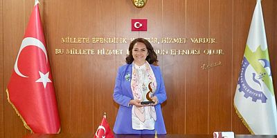 BAŞKAN MÜGE YILDIZ TOPAK'A  ÖDÜL 