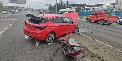 KIRMIZI IŞIKTA BEKLEYEN ARAÇLARA ÇARPTI