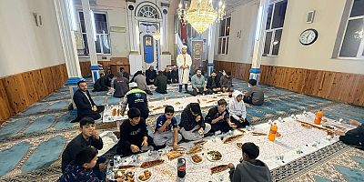 MEDİNE SOFRASI YENİ CAMİİ’NDE KURULDU