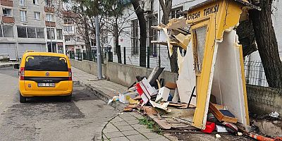 TAKSİ DURAĞI PARAM PARÇA OLDU